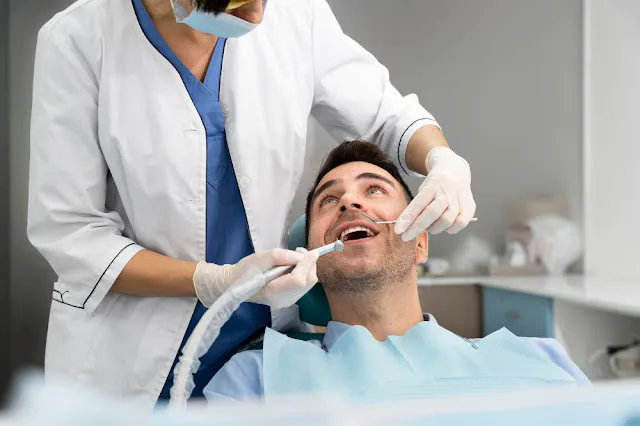يبلغ سعر تنظيف الاسنان بين 500 إلى 1500 جنيها مصريا